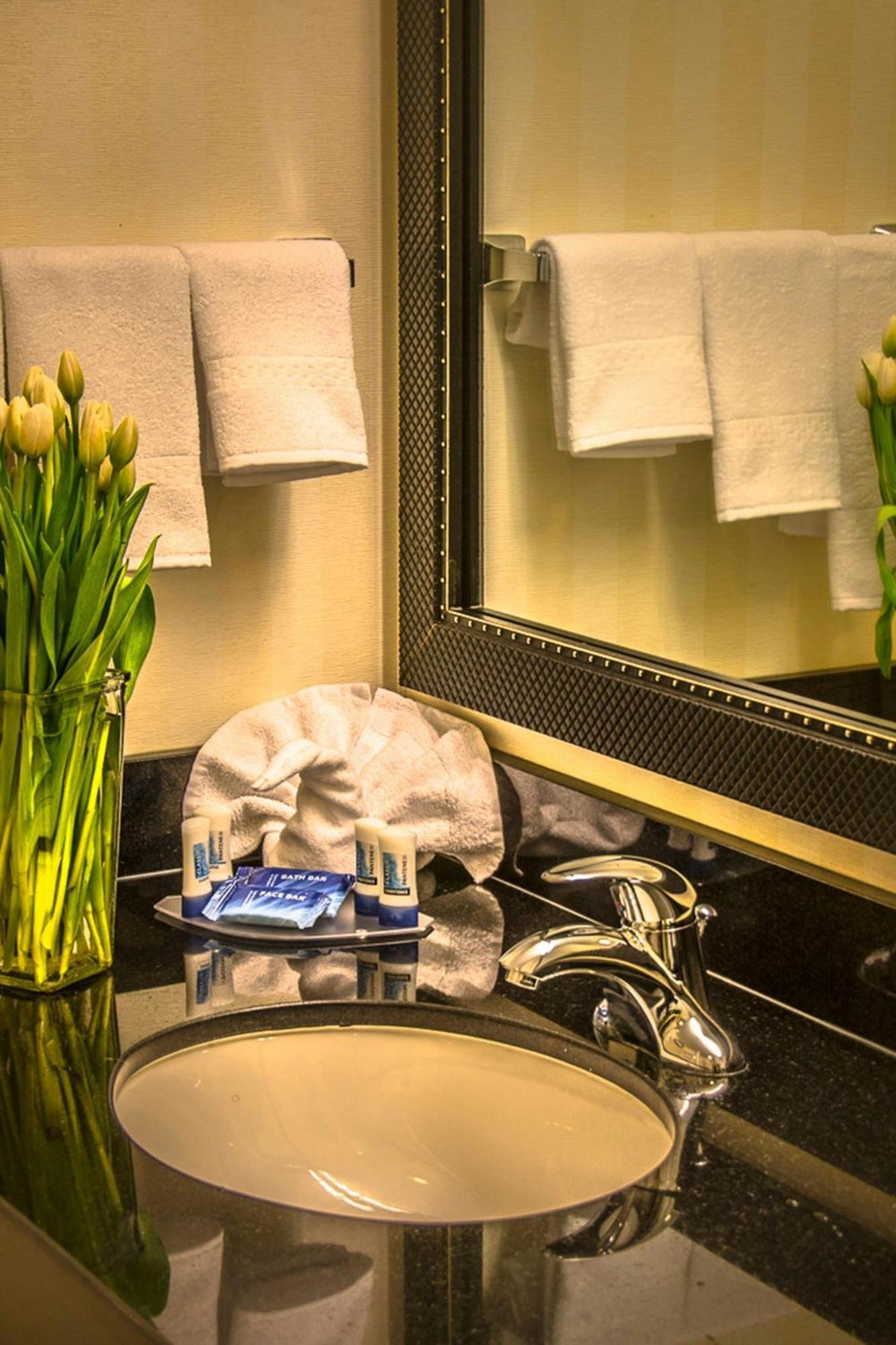Hotel Fairfield & Suites-washington Dc